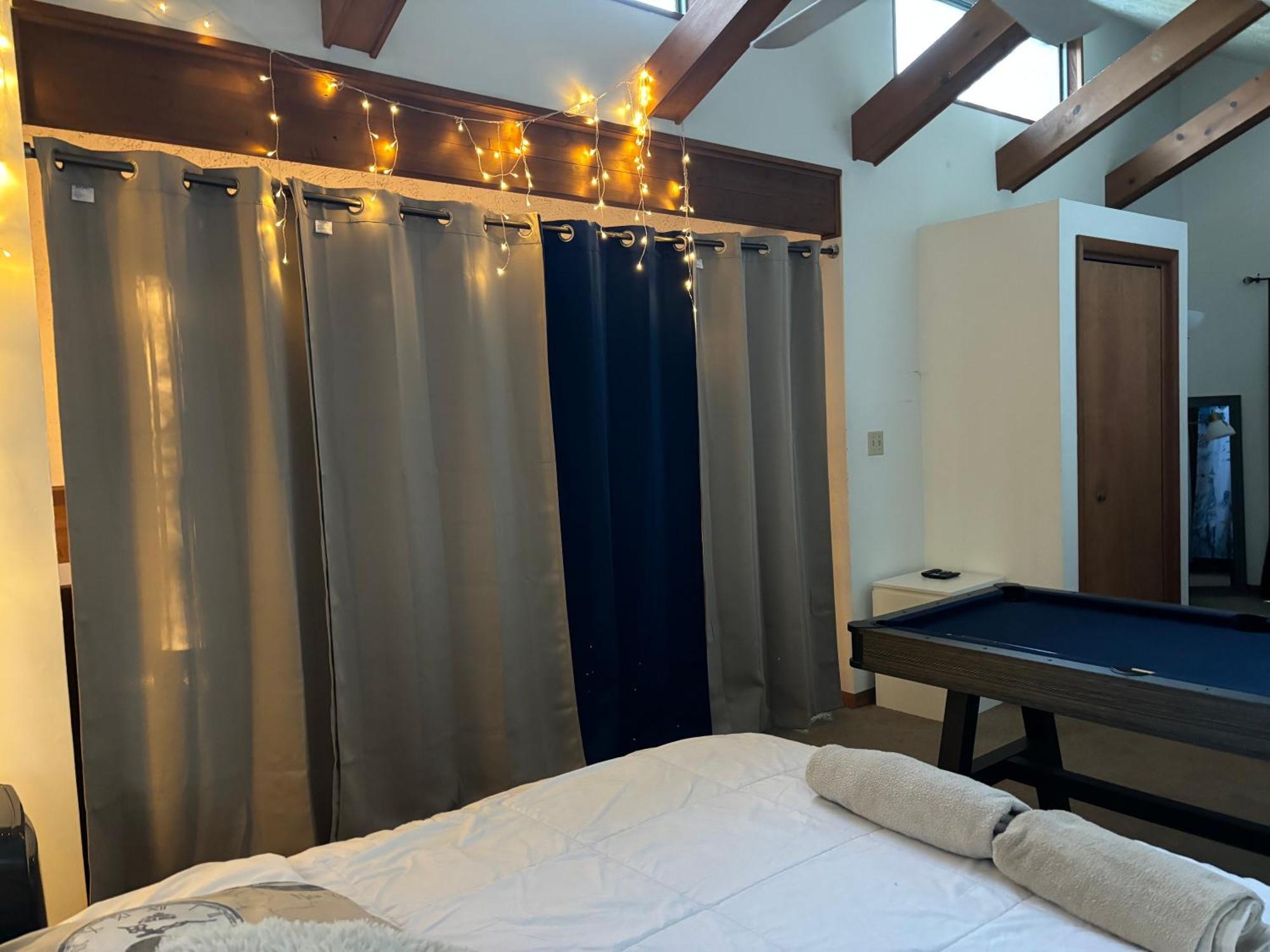 Ambiance - King Bed Cabin, Jetted-Tub & Fireplace Tobyhanna Kültér fotó